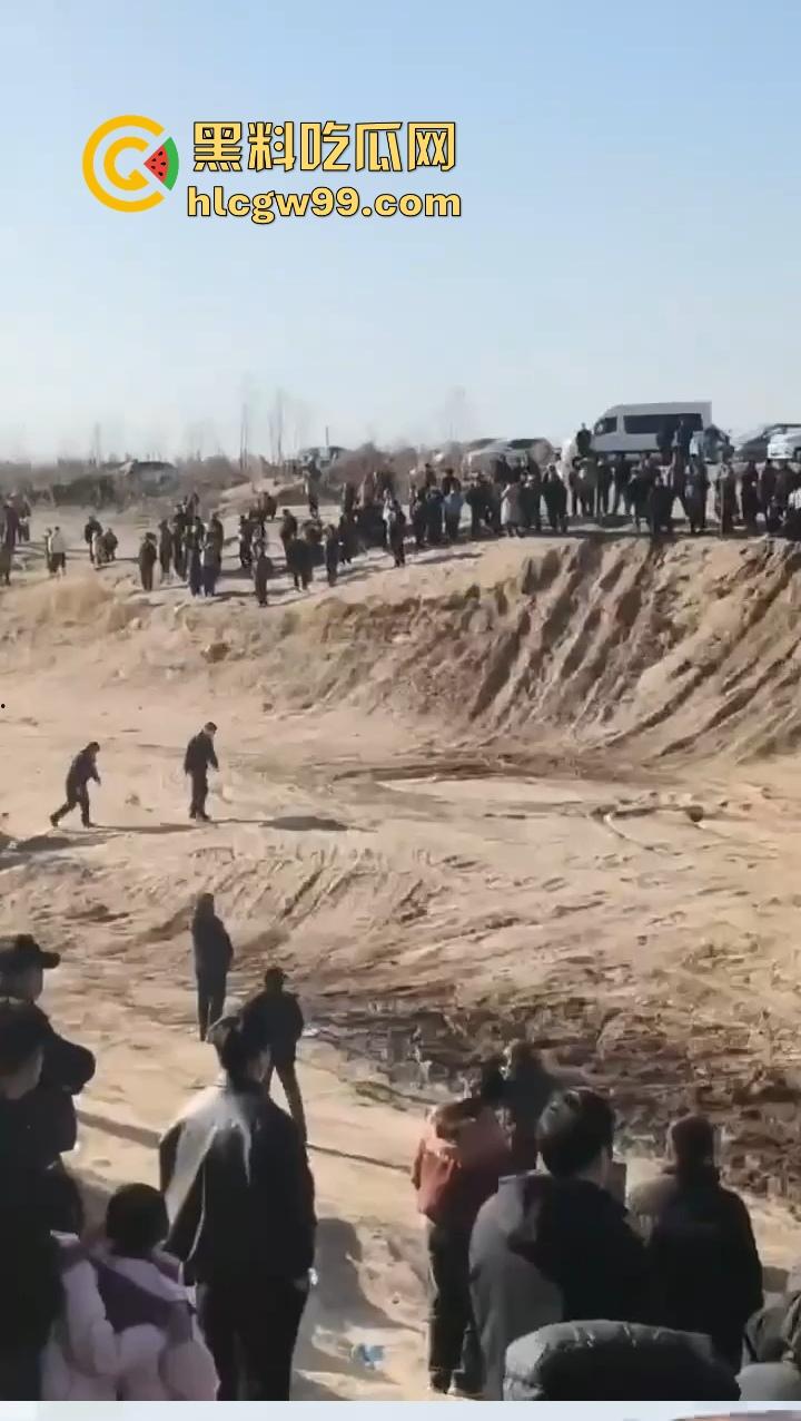 邯郸魏县飙车现场突袭，越野场地赛突遇警察突袭，猛禽油门踩到底，吓得差点侧翻！  第7张