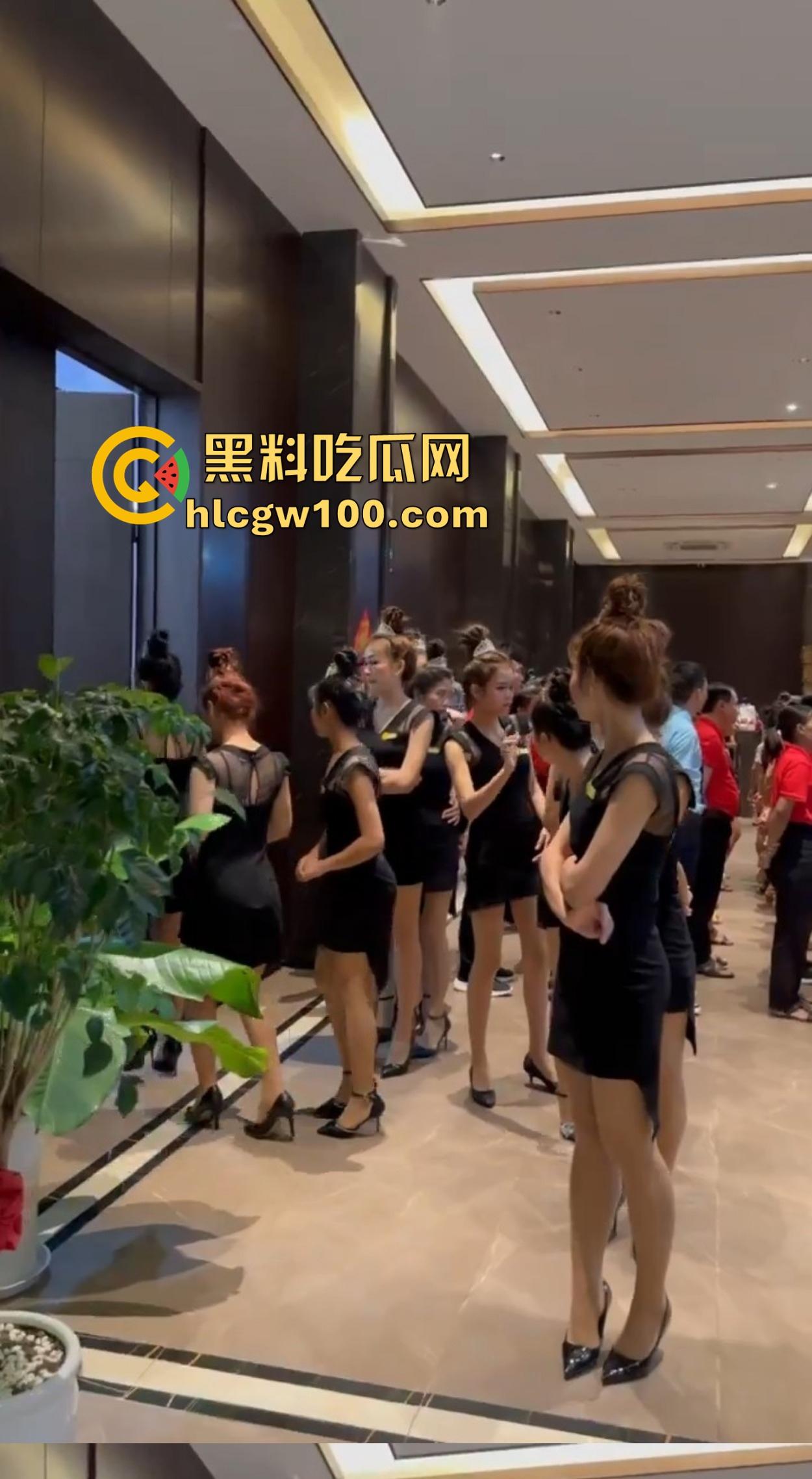 缅甸小姐姐的日常曝光，下班后颜值在线可甜可辣，生活不仅是开火车，瓜友速来当评委，看看缅甸妹子美到几分！  第14张