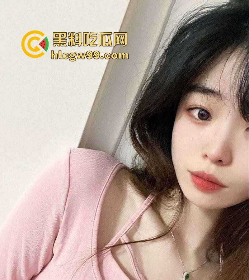 广州大学广告设计的22岁反差学妹【安雯婧】露出私拍福利流出，小穴高清特写，多少舔狗心里的梦中女神！  第5张