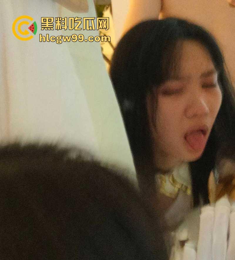 广州大学广告设计的22岁反差学妹【安雯婧】露出私拍福利流出，小穴高清特写，多少舔狗心里的梦中女神！  第8张