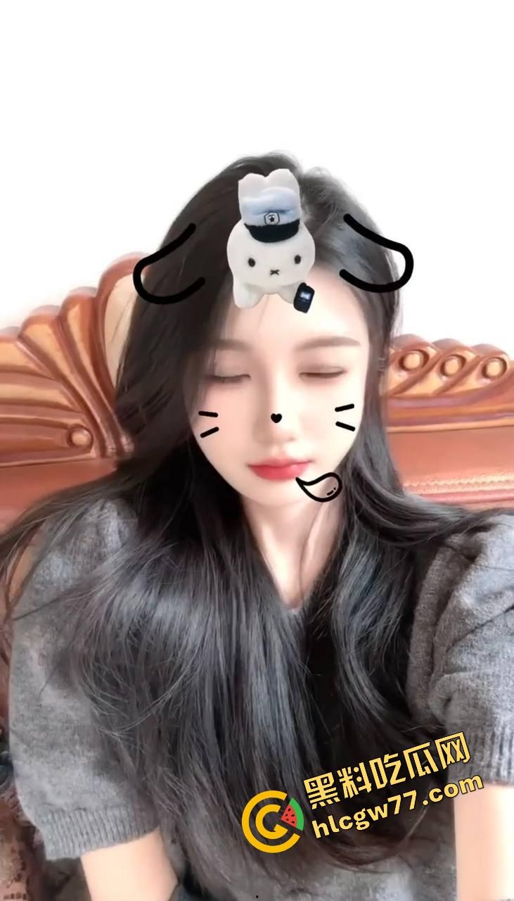 成都瑜伽老师白天教冥想，晚上解开腿自己送穴，骚妻身段像水蛇，老公轻度分享癖群里疯传！  第1张