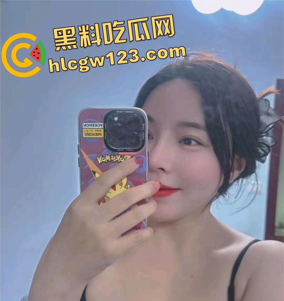 抖音健身网红【海洋之心】自慰被弟撞破，反倒和闺蜜献身丝袜乱伦成小骚狗，把弟弟榨傻了！  第2张