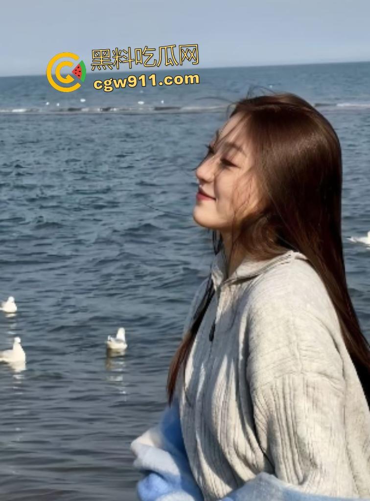 高冷女大【邹凤】下海赚零花钱，兼职打鱼求富哥长期饭票，男生不讲武德狂操数次拍视频跑路！  第1张