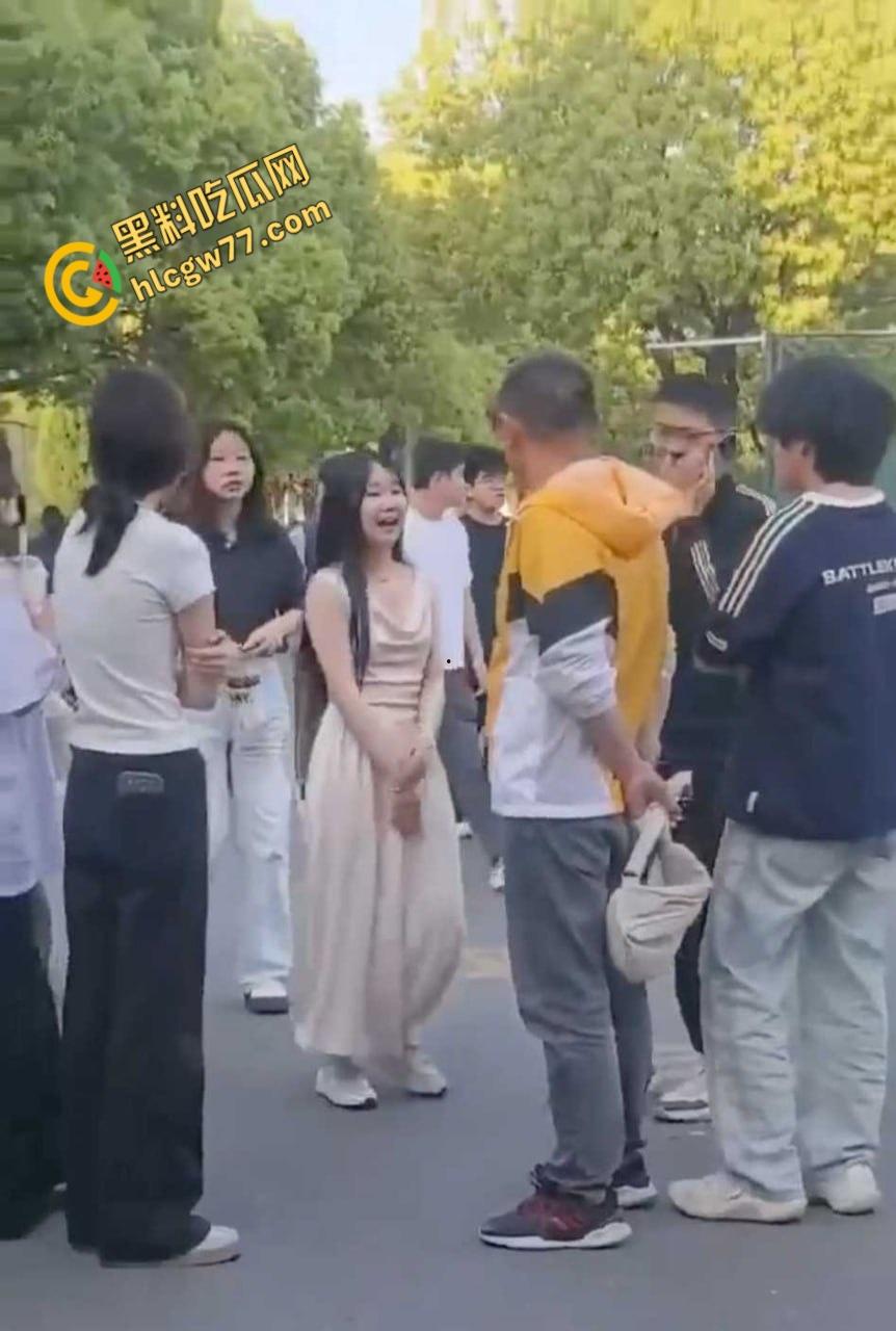 滁州学院渣男花心翻车，女友当众耳光伺候，360度捉奸现场嗨爆全网！  第3张