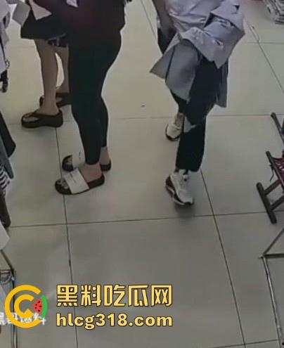 郑州女装店惊现射精男！枪法精准甩狙高手，秒射黑丝裤，瑜伽但哥们的审美一般，这都射得下去！  第2张