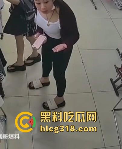 郑州女装店惊现射精男！枪法精准甩狙高手，秒射黑丝裤，瑜伽但哥们的审美一般，这都射得下去！  第7张