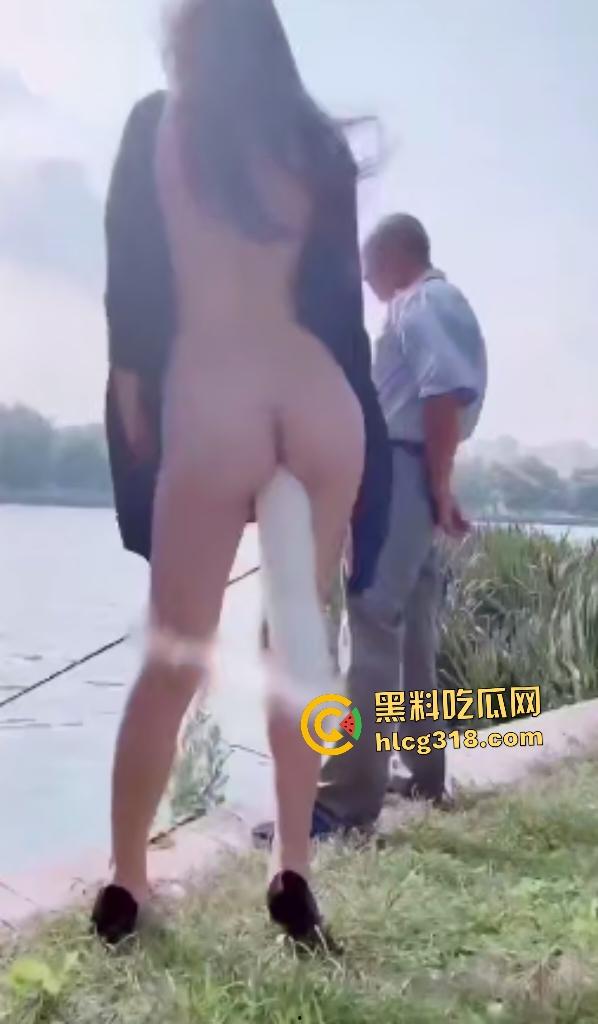 骚货穿着高跟鞋屁股夹着狐狸尾巴来勾引大爷，谁知钓鱼大爷似“圣僧”看都不带看的！  第8张