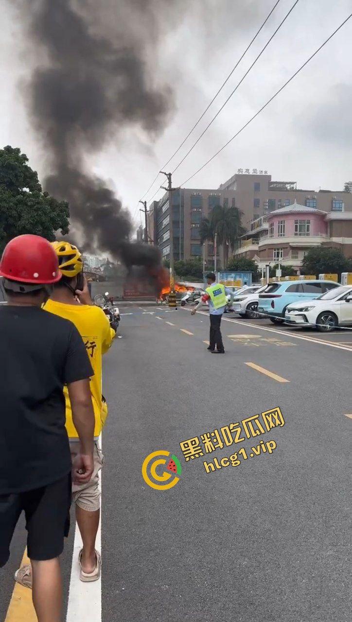 广州番禺区 奔驰EQC纯电车 充电自燃！充电5分钟 燃烧1小时！  第8张