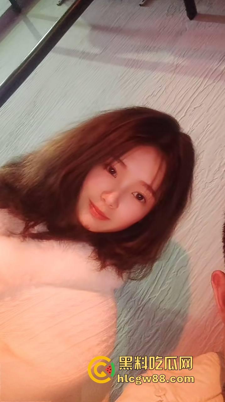 老实人又背锅了，南阳槟榔哥新婚翻车，新娘技师旧照疯传，旗袍魅影流连灯影间，憨厚丈夫苦笑扛下所有！  第10张