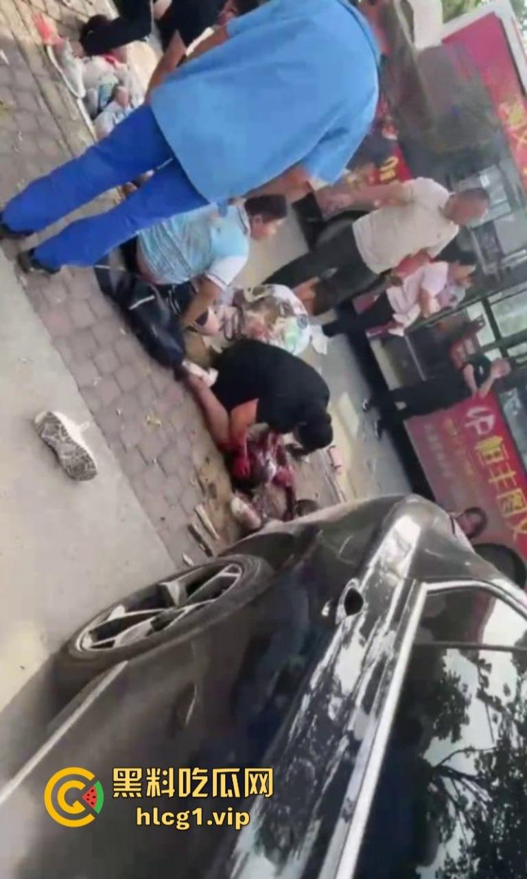 愿逝者安息 生者坚强 泰安东平学校门口发生交通事故致十余人死伤 司机被控制  第3张