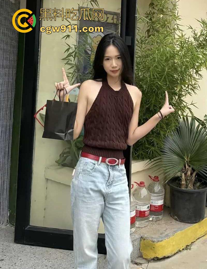 约炮上海电力大学社团美女主席，高颜值极品女大，约炮成瘾拍自慰淫片撩骚，被炮友操的淫水直流！  第2张