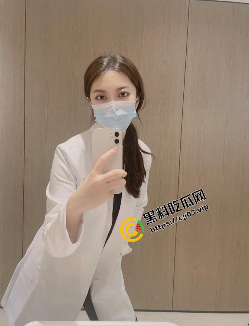 现在的小医院都这么野吗？ 白衣天使 清纯护士在手术室帮病人打飞机还口交  第9张