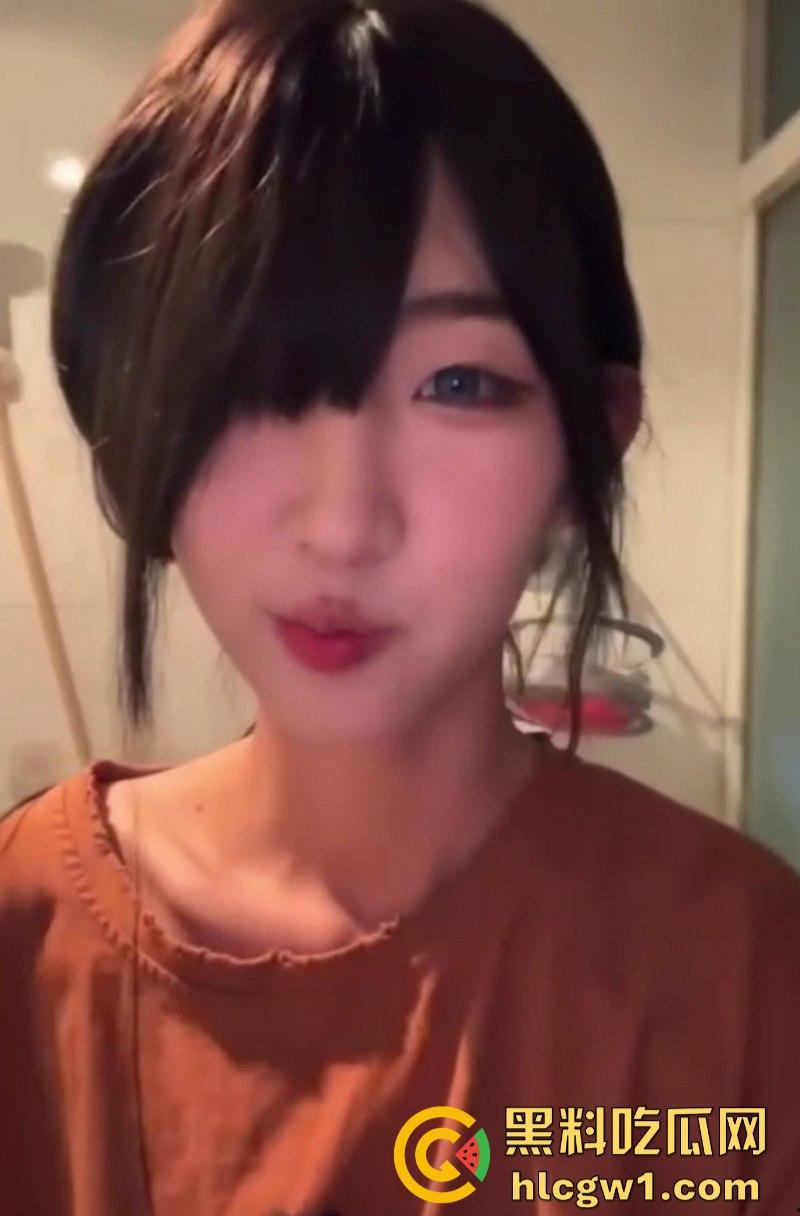 重口慎入！抖音40万粉丝网红【行简】金主高价定制曝光 大号水晶假屌插屁眼 屎都喷出来了！  第3张