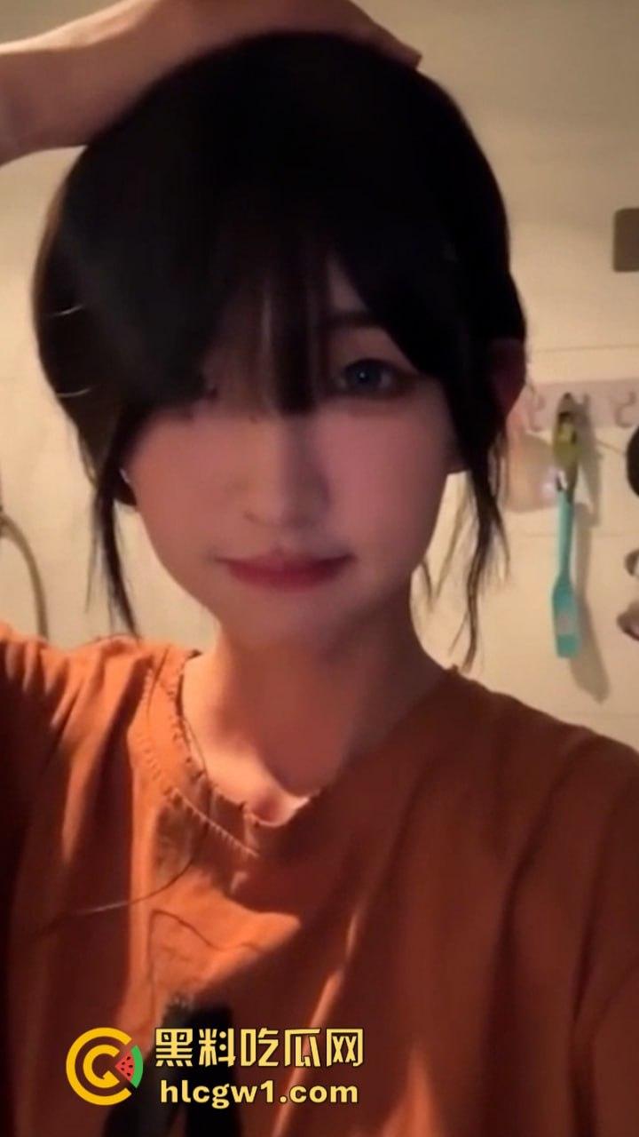 重口慎入！抖音40万粉丝网红【行简】金主高价定制曝光 大号水晶假屌插屁眼 屎都喷出来了！  第4张